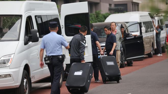 记者：客战梅州比赛延期，海港临时改变计划全队准备开始训练