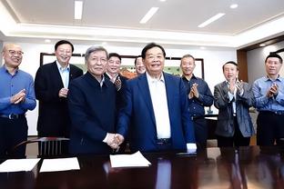 万众瞩目！湖人VS太阳 布朗尼带着队友也来现场观战！